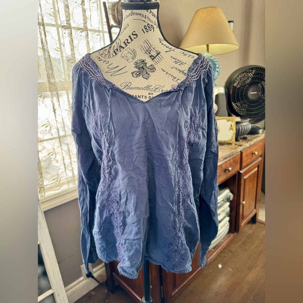 Relaxed Blue Blouse with Bib Collar and Ruched Sleeves